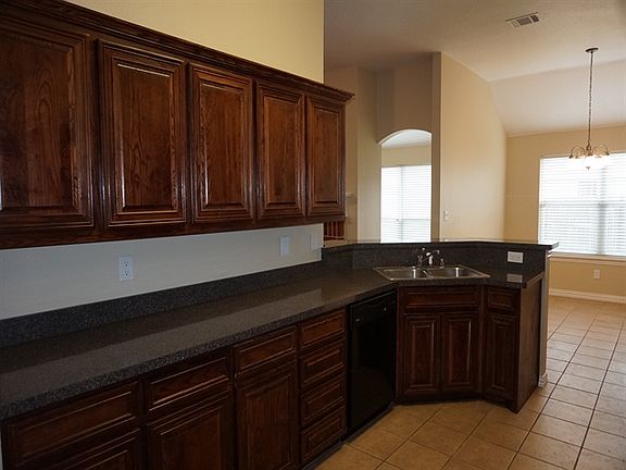 4th image of 310 Creekside Way