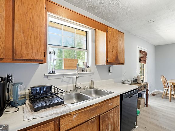 4th image of 3556 Bomar Rd