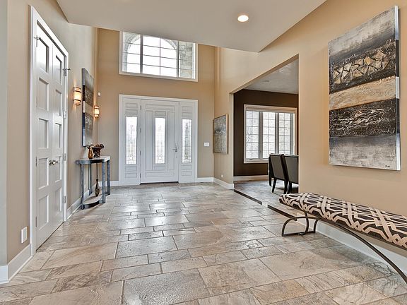 2nd image of 18 Doral Dr