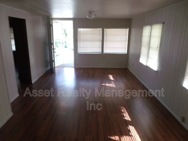102 Wainwright Rd — Photo 11