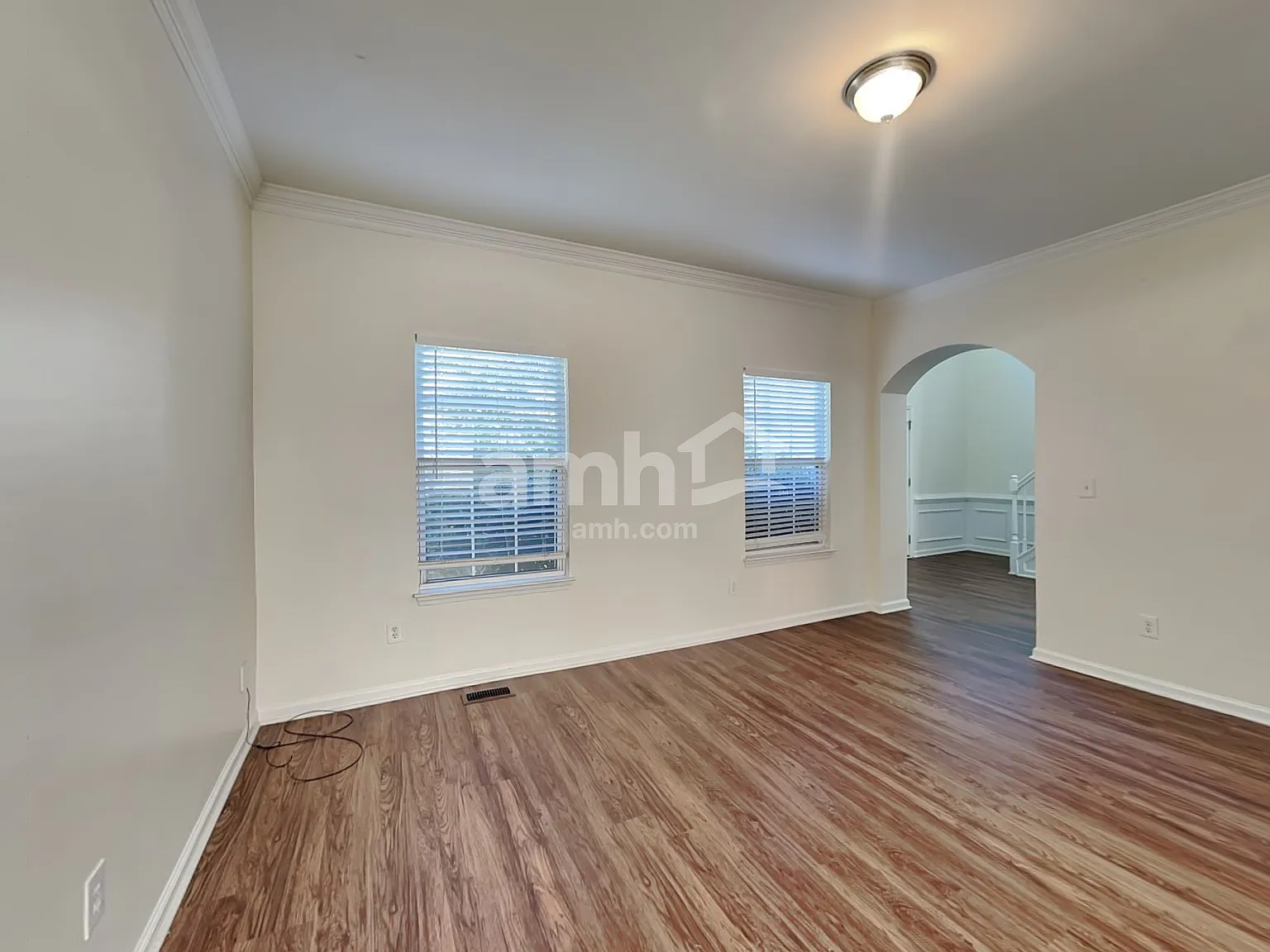 4 bed, 2.5 bath, 2372 sqft, $2,440 — Photo 3