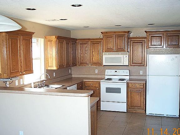 5th image of 529 SW 164th Ter