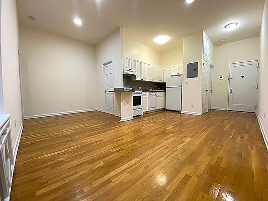 2nd image of 130 E 93rd St #3L