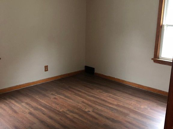5th image of 1104 W 29th St