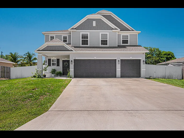 412 SW Dailey Ave — Photo 1