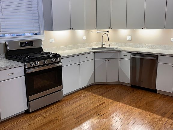 2nd image of 4810 W Ainslie St #1