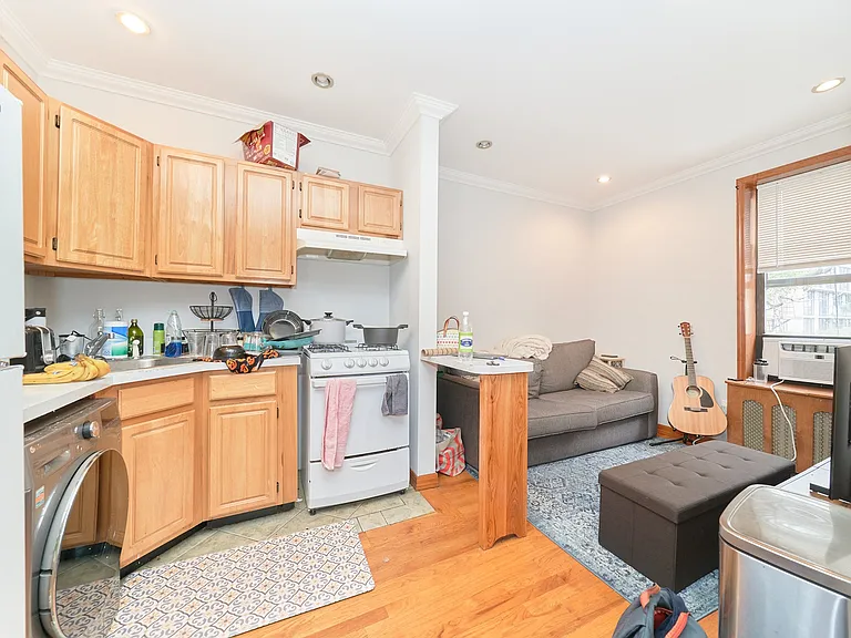 790 9th Ave #5R — Photo 3