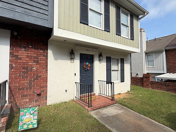 2nd image of 701 Beacon Hill Ln