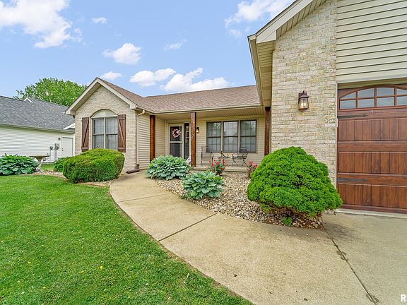 5th image of 419 Brookside Glen Dr