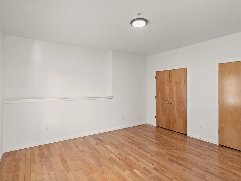 3220 N Michigan Ave — Photo 14