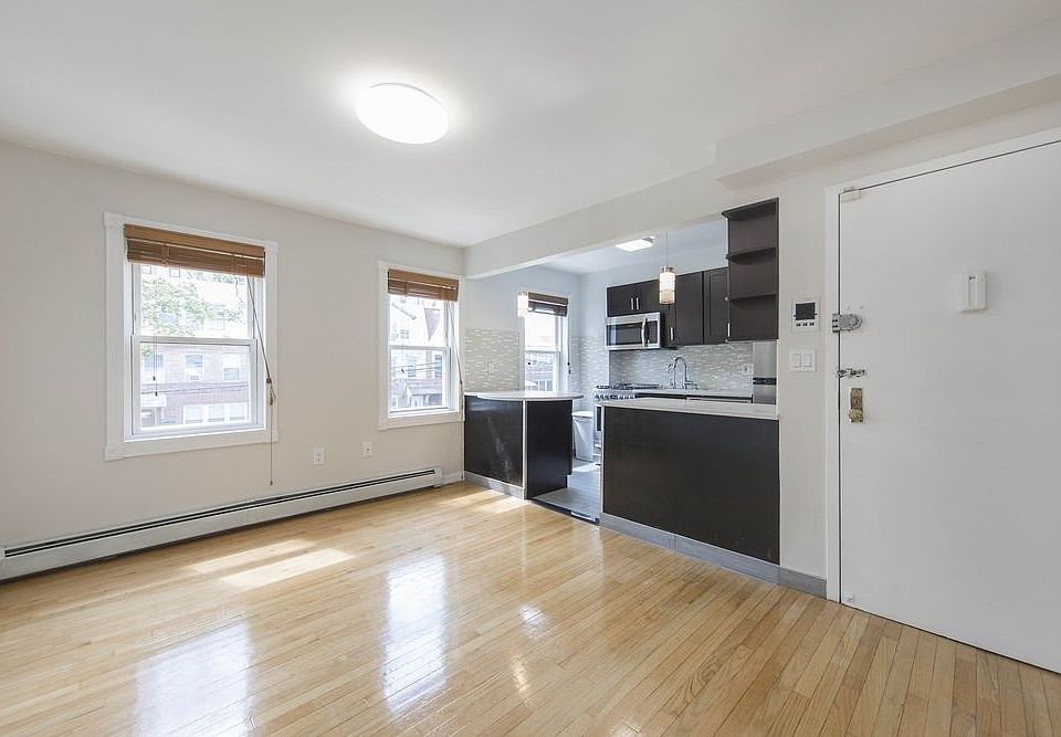 1st image of 2122 29th St APT 3