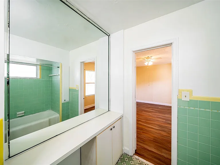 115 NE 4th St #3 — Photo 15