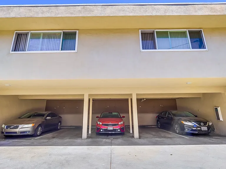 536 S Flower St — Photo 2