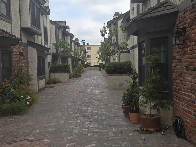11940 Weddington St #16 — Photo 29