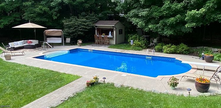 2nd image of 345 Green Rd