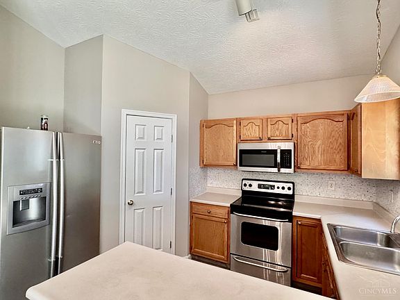 4th image of 62 Wooded Ridge Dr