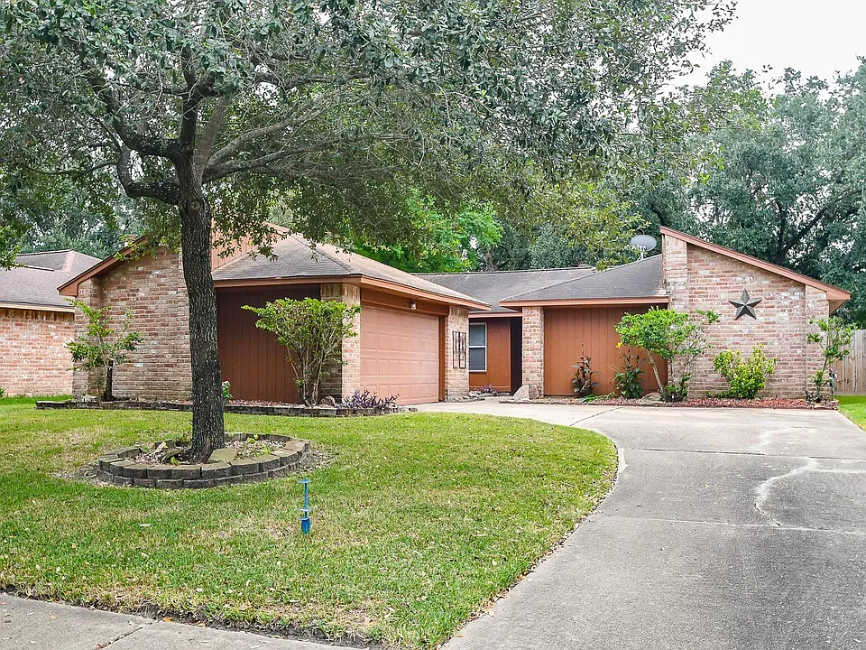 15919 Val Verde Dr