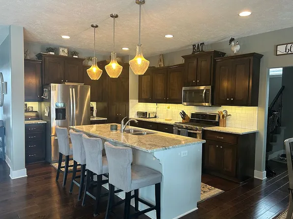 512 Sherwood Dr, Gretna, NE 68028