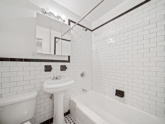 5th image of 207 E 76th St APT 1D