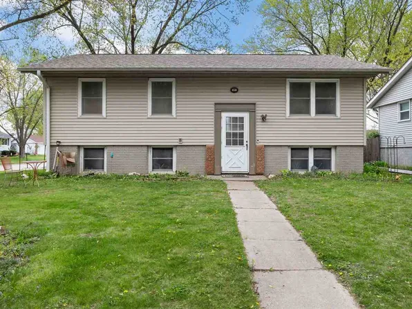 41 Amber Ln, Iowa City, IA 52240