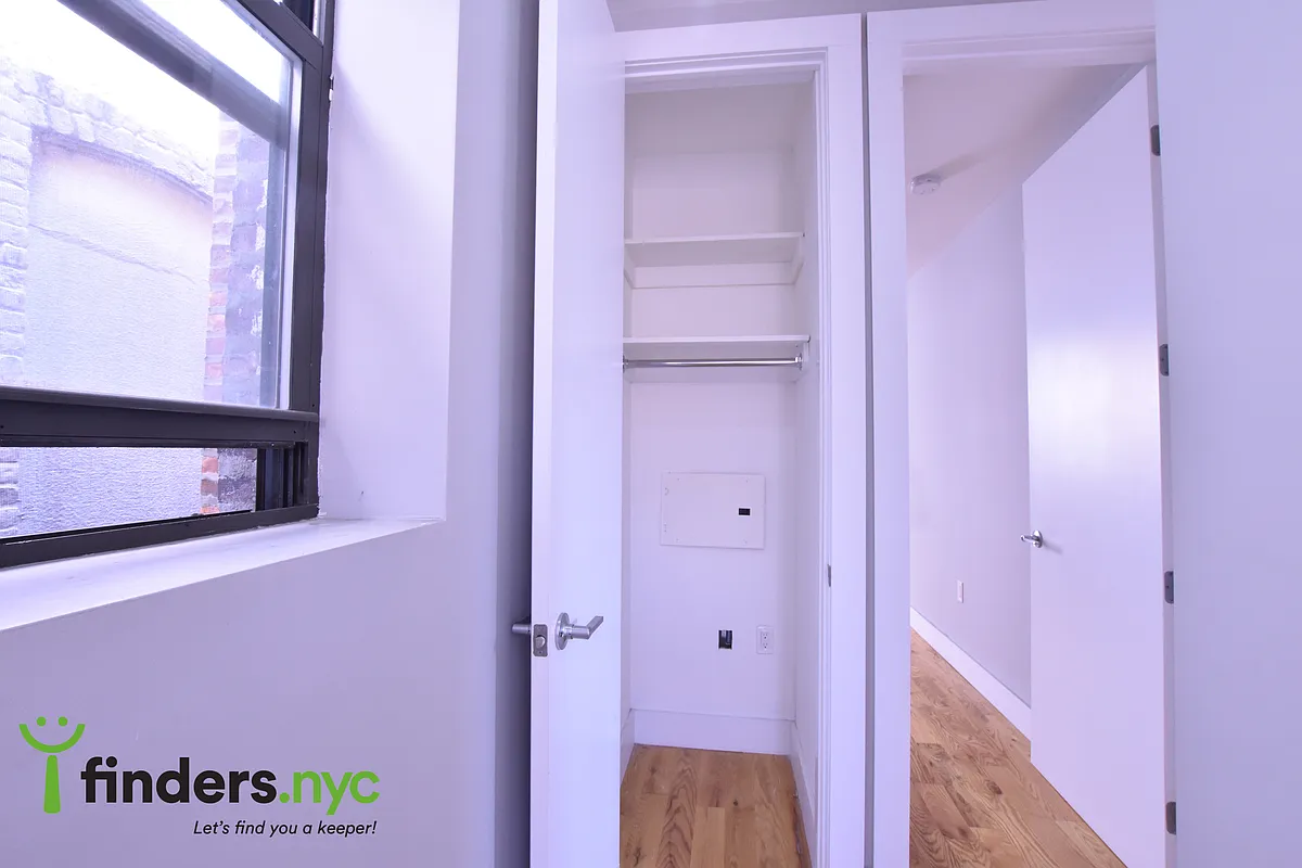 Building Photo - 315 Alexander Ave #2R