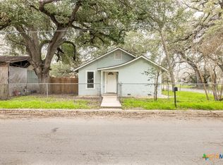 623 Hopkins St, Gonzales, TX 78629