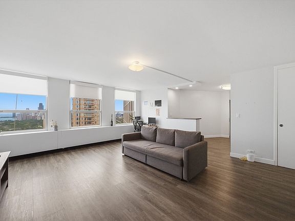 5th image of 2626 N Lakeview Ave APT 3804