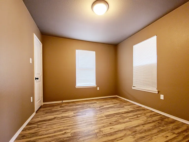 2226 E Main St — Photo 7