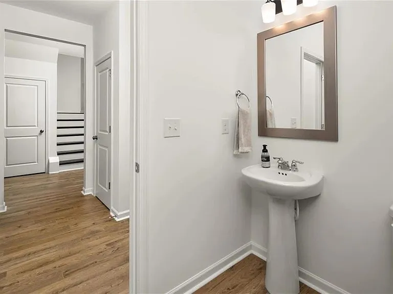 1610 Wellston Dr — Photo 13