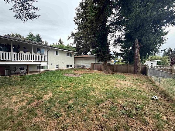 3rd image of 2083 Lynden St