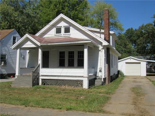 1056 Raymond St NW, Warren, OH 44485