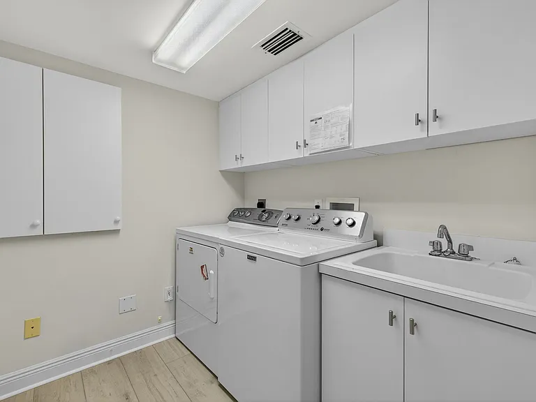 1001 Arbor Lake Dr — Photo 35
