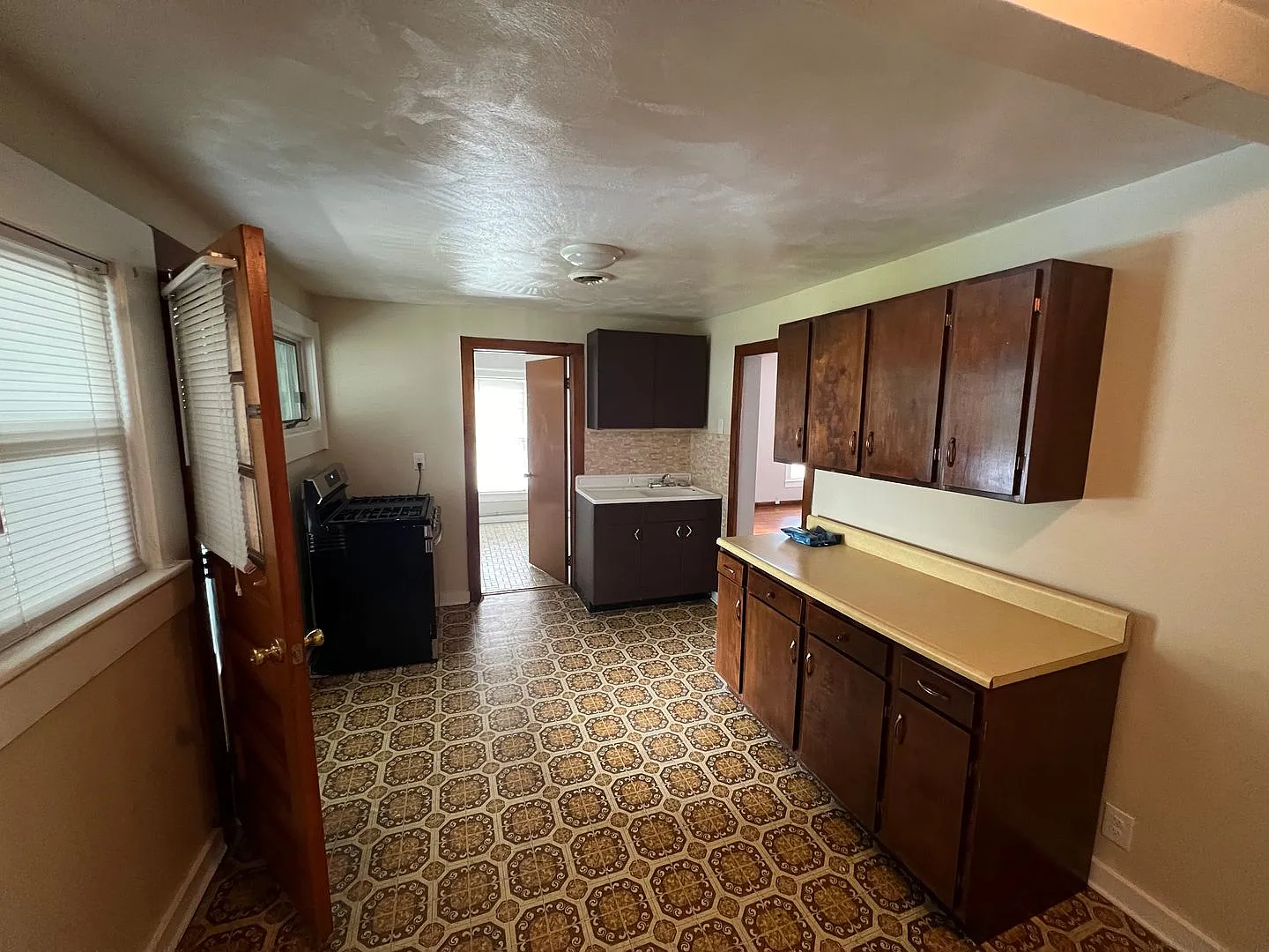 9 Burr Ave. — Photo 2
