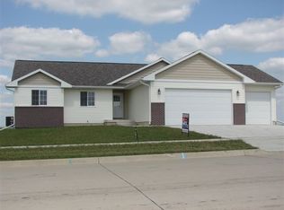 413 Nicklaus Dr, Parkersburg, IA 50665