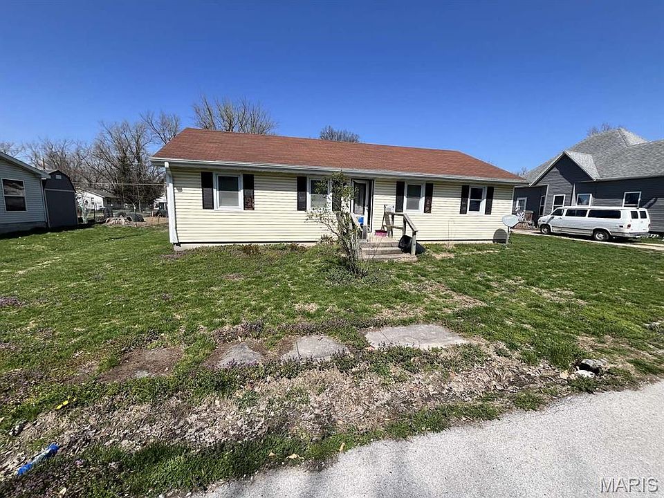 1st image of 210 Dean St