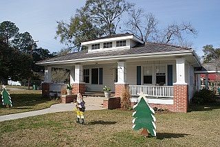 1st image of 304 E Broussard St