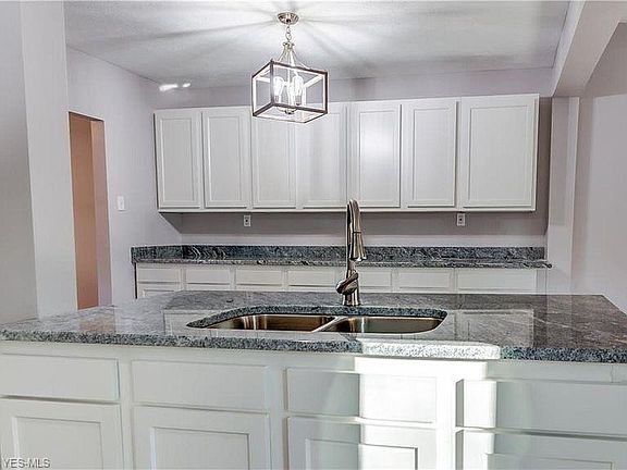 2nd image of 2445 Talbot St
