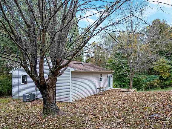 3rd image of 1479 Woodland Dr