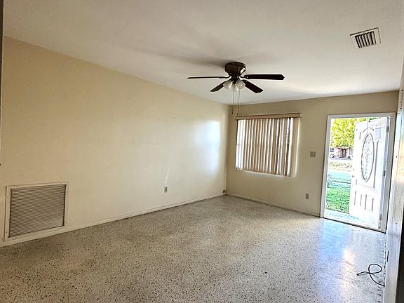 2nd image of 428 W Alverdez Avenue