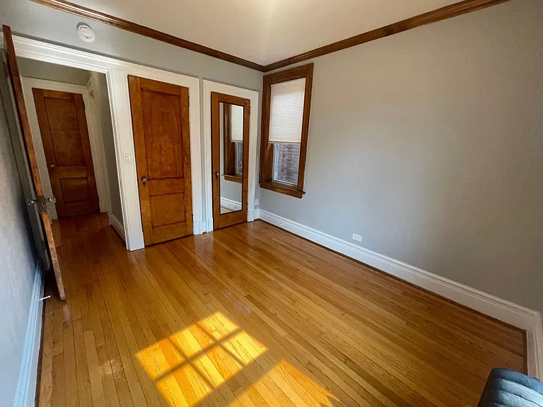 Spacious 1-Bedroom Apartment Across from Washington Park — Photo 5