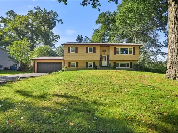13 Floral Court, Nanuet, NY 10954