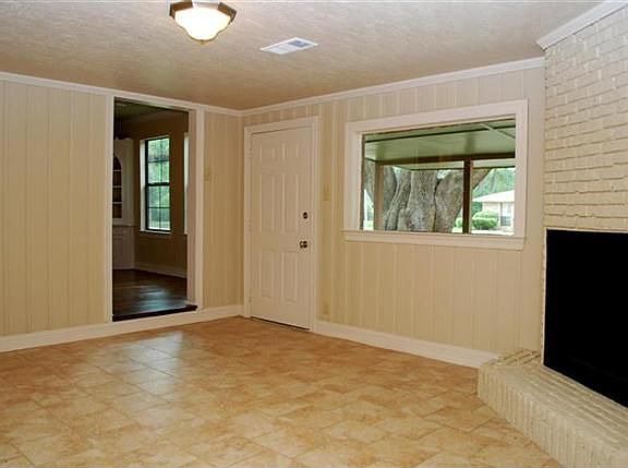 4th image of 580 Hooks Ave