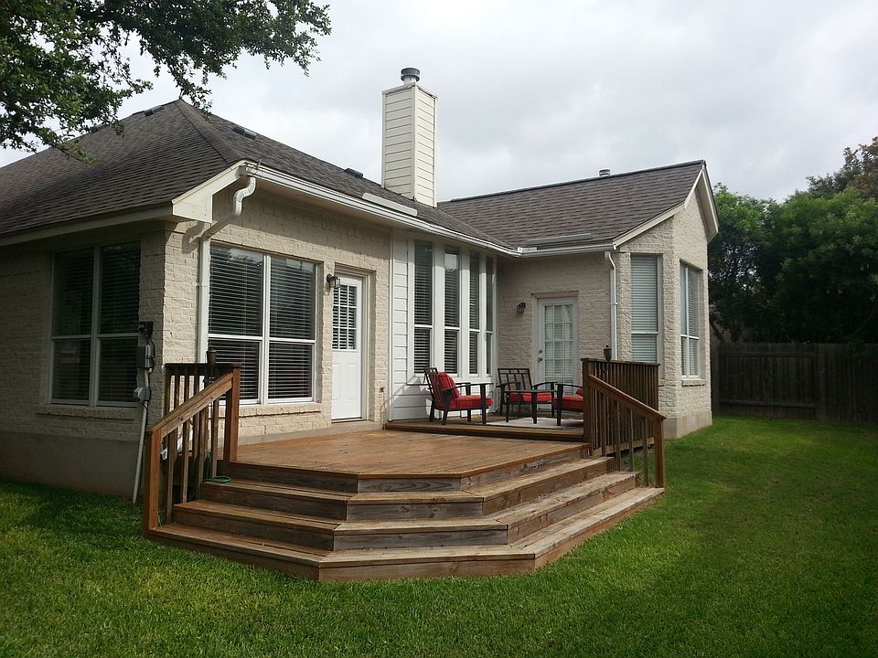 Great deck for entertaining!