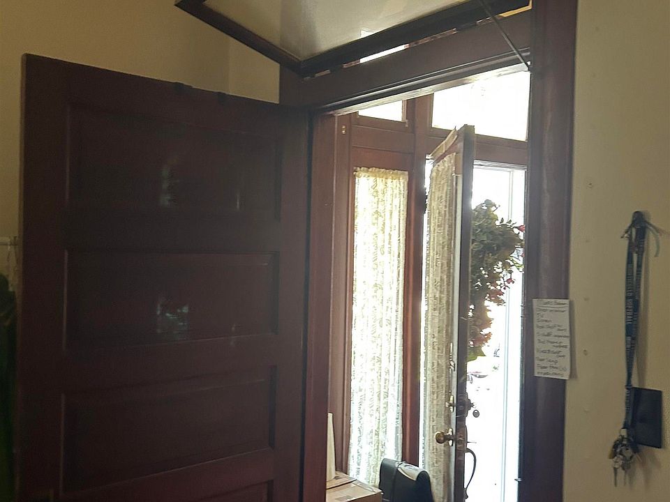13th image of 850 N Main St