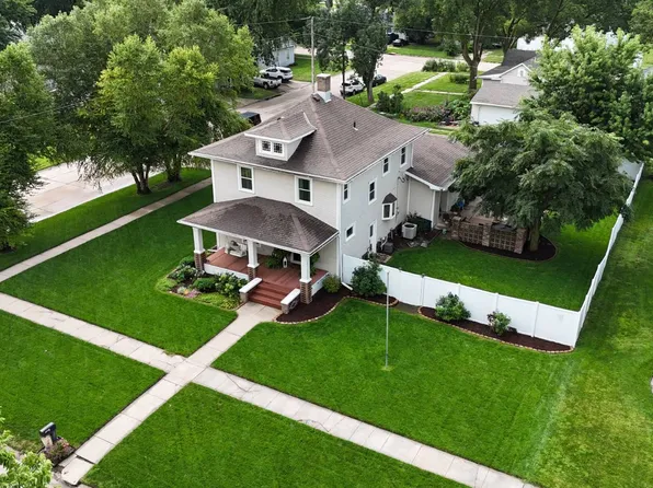 618 K St, Aurora, NE 68818