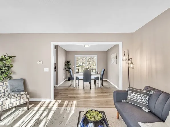 1 Jennifer Ln, East Longmeadow, MA 01028