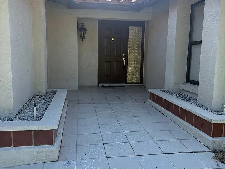 8102 S Ibiza Ct — Photo 2