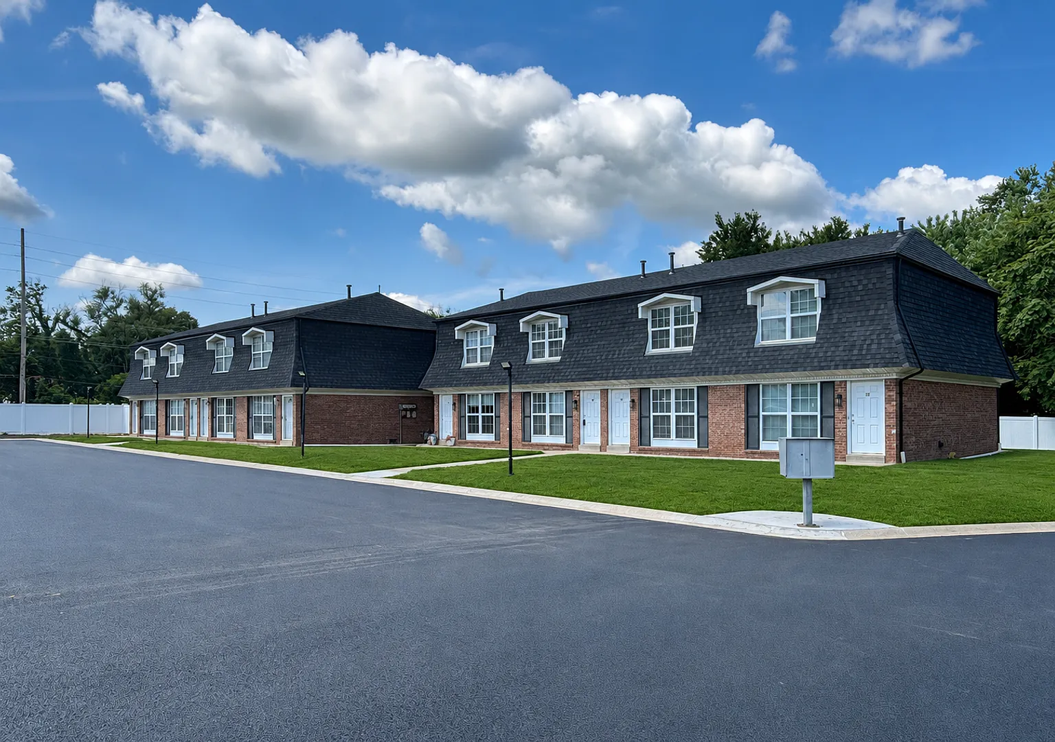 Beautiful Remodeled 2 Bedroom 1.5 Bath Townhome — Photo 2