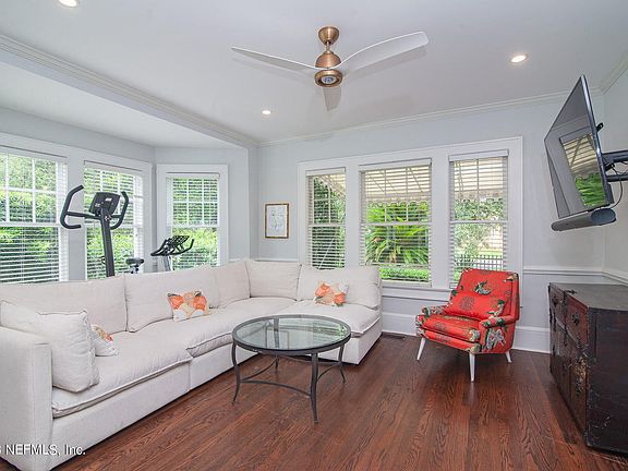 Riverside Ave Living Room