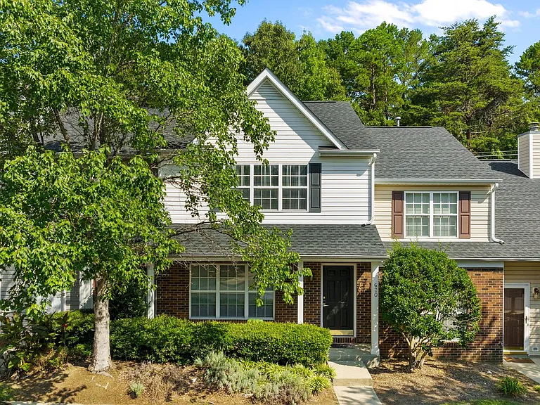 670 Emerald Cove Dr — Photo 1